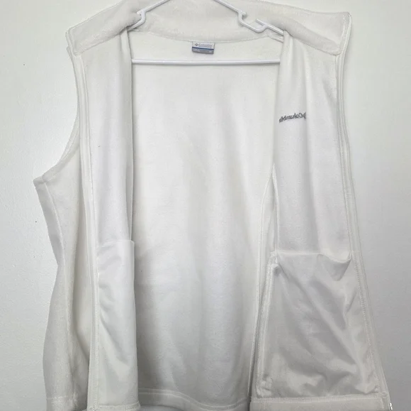 Columbia Soft White Sleeveless Fleece - Picture 9 of 11